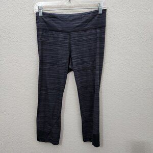 Under Armour Womens Striped Capri Leggings SM Fitted Polyester Blend Activewear